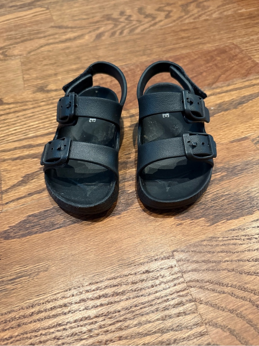 Children’s place toddler buckle slides size toddler 6